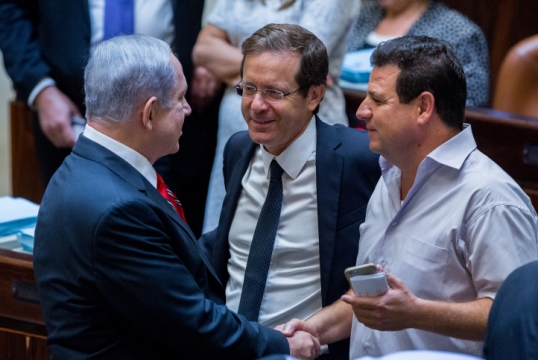 איימן עודה וראש ממשלת ישראל בנימין נתניהו, השקעה לצד גזענות חמורה (צילום: יונתן זינדל, פלאש90)