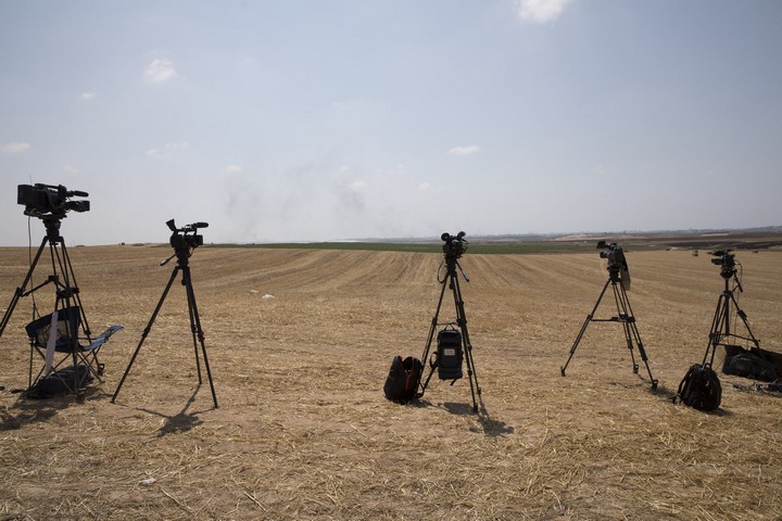 מצלמות מנסות לקלוט מה קורה במרחקים גבול עזה 15 במאי 2018 (אורן זיו / אקטיבסטילס)