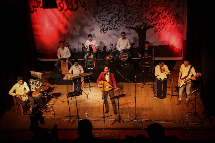מופע מוזיקלי שנערך במרכז התרבות אל-משעל בחודש מרץ השנה (צילום: מוחמד חג'אר)