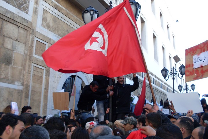 הפגנה נגד הממשל בתוניסיה. ינואר 2011 (צילום: M.Rais, ויקימדיה, CC0 1.0)