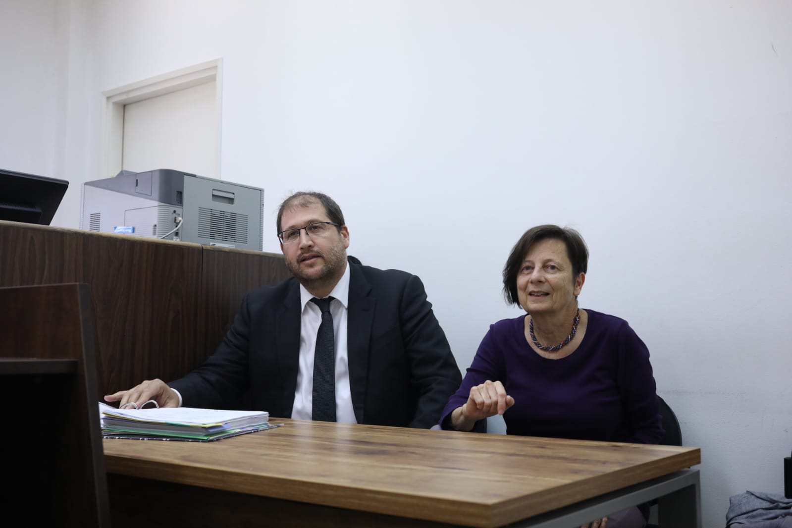 ד"ר ענת מטר ומיכאל ספרד בבית המשפט ביום ראשון השבוע (אורן זיו)