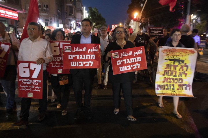 קריאות להסיר את המצור על עזה ולהחרים את האירווייון. המפגינים הערב בתל אביב (צילומים: אורן זיו / אקטטיבסטילס)