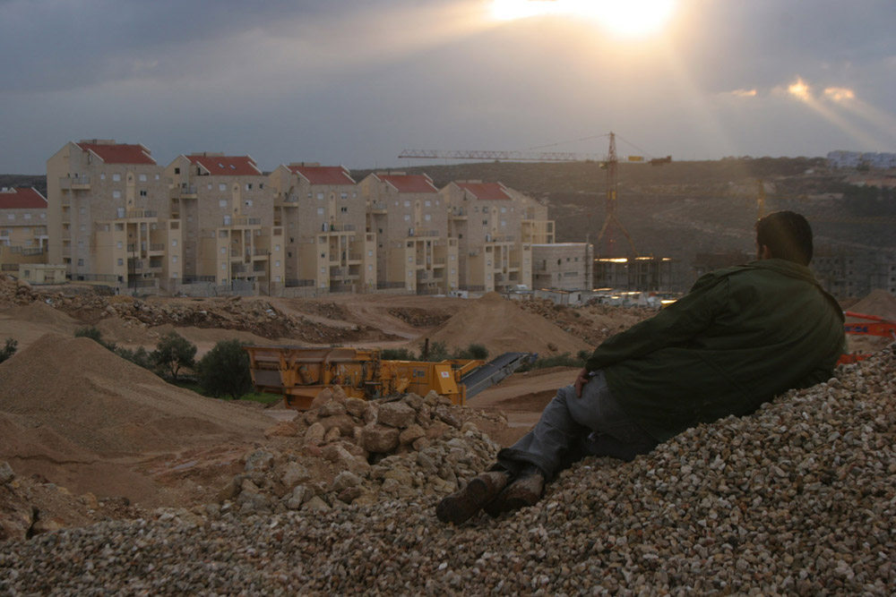 תושב בלעין וההתנחלות מודיעין עלית (ארכיון: אורן זיו / אקטיבסטילס)