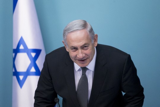 השמאל מנהל קרבות מאסף נגד צבע השיער שלו. ראש הממשלה בנימין נתניהו. (צילום: יונתן סינדל/פלאש90)