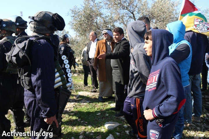 בעלי אדמות מפגינים נגד ההפקעה באזור קלקיליה (אחמד אל-באז / אקטיבסטילס)
