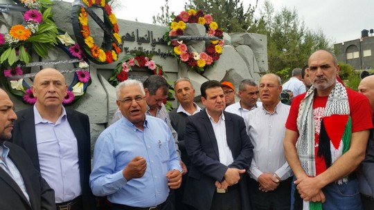 הנחת זרים באנדרטת חללי יום האדמה בסכנין (מחאסן נאסר - כל אל ערב, באדיבות דוברות הרשימה המשותפת)