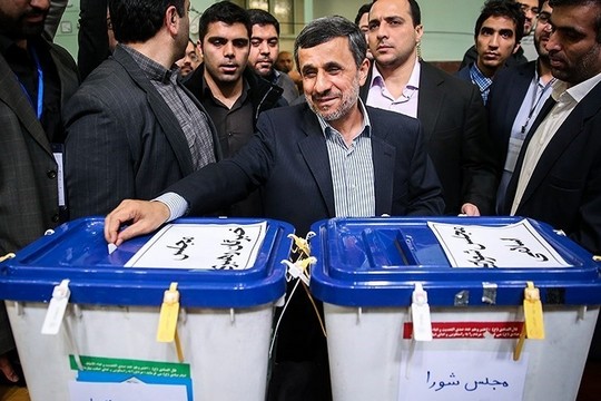 מחמוד אחמדי-נז'אד בבחירות 2016. (צילום: Hamed Malekpour, CC BY 4.0)