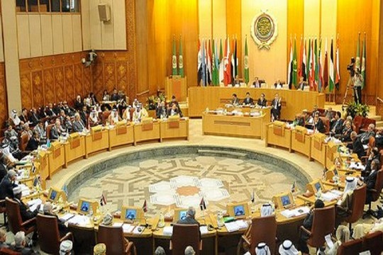 ישראל רואה בעצמה את האמת היחידה בסביבה סגורה ומרושעת של שקר וזיוף, הכחשה ועיוורון. ישיבת הליגה הערבית (ויקיפדיה CC BY-SA 4.0)