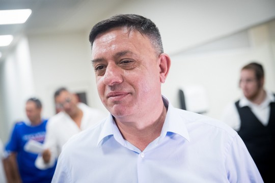 אם הוא לא יתבייש להיות שמאל, אולי הוא יוכל לנצח את נתניהו. היו"ר החדש של מפלגת העבודה, אבי גבאי (יונתן זינדל/פלאש90)