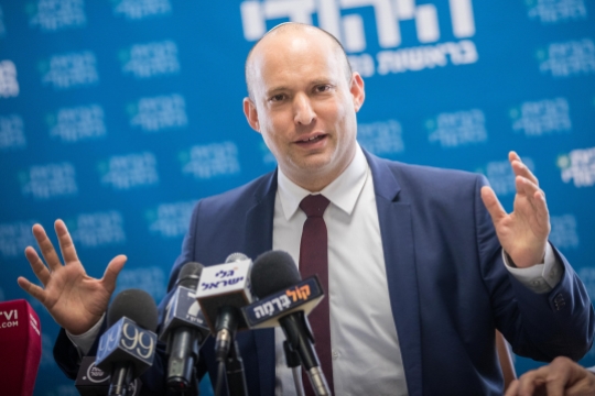 מורים או קצינים? שר החינוך נפתלי בנט השבוע (צילום: יונתן זינדל, פלאש90)