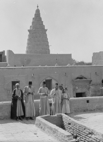 הקבר המיוחס לנביא יחזקאל בעיראק. הרוב המגיבים תפסו את היהודים כחלק בלתי נפרד מעיראק