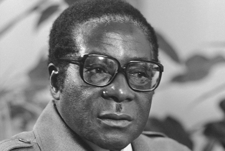 כל מה שיש לנו הוא הודות לישראל. רוברט מוגאבה, לימים שליט זימבבואה, בביקור בהולנד ב-1979 (צילום: Koen Suyk / Anefo, Creative Commons CC0 1.0 Universal Public Domain Dedication)