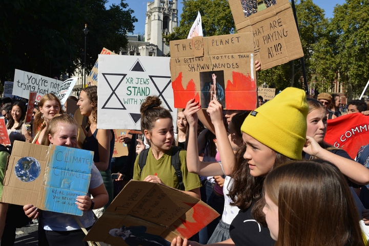 הפגנה למען האקלים בלונדון (צילום: Julian Stallabrass)