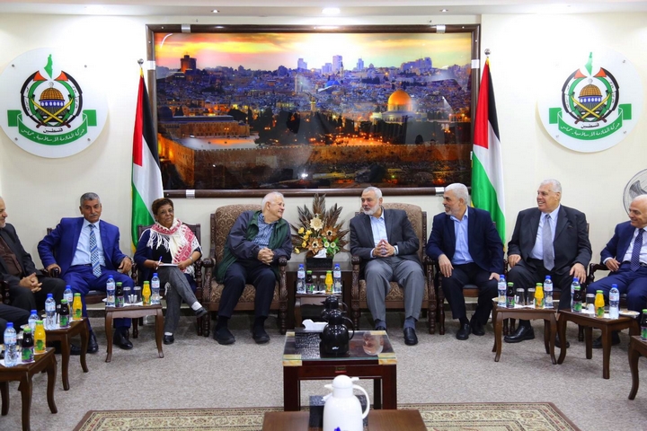 מנהיג חמאס איסמעיל הנייה נפגש עם יו"ר ועדת הבחירות המרכזית הפלסטיני חנא נאסר בעזה, ב-3 בנובמבר 2019 (צילום: ג'די/פלאש90)