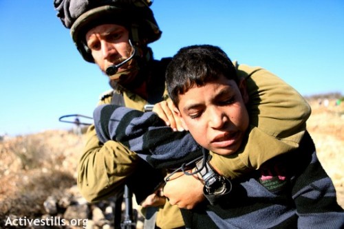 חייל חוטף ילד פלסטיני (אקטיבסטילס)