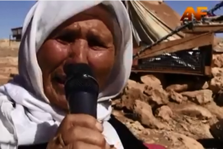 אישה מקהילת היזידים במפלט הזמני על ההר (צילום מסך מסרטון, הקליפ המלא בפנים)