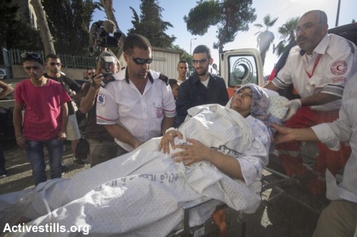 פצועה מעזה מגיעה לקבל טיפול בבית החולים סיינט ג'וזף, מזרח ירושלים (פאיז אבו-רמלה / אקטיבסטילס)