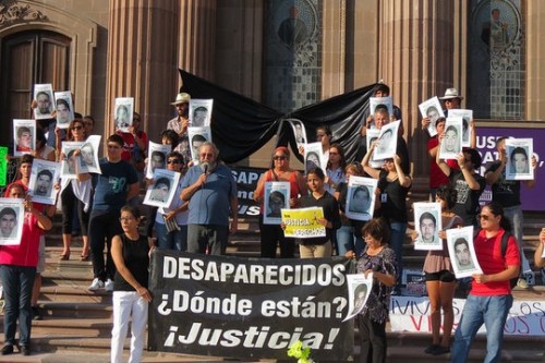 הפגנה במקסיקו לאחר היעלמות 43 הסטודנטים (צילום: Realidad Expuesta, פליקר CC BY-NC-SA 2.0)