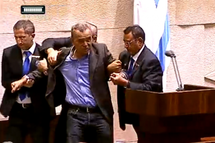 ג'מאל זחאלקה מורחק מדוכן הכנסת בהוראת פייגלין (ערוץ הכנסת)