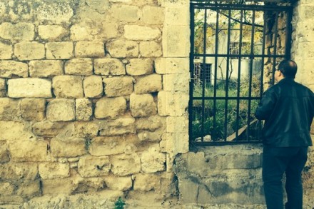 ביקור מולדת של עקור בסלמה, לימים כפר שלם. (צילום: אלאונור מרזה)