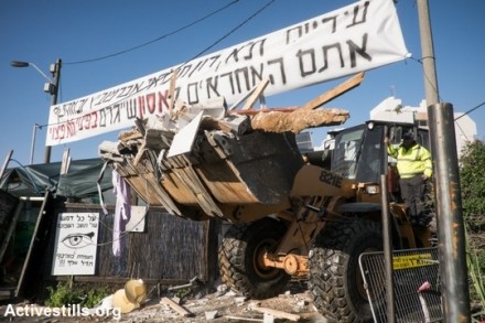 טרקטורים הורסים את שמונת הבתים בגבעת עמל, תל אביב, 29 דצמבר 2014. יותם רונן/אקטיבסטילס