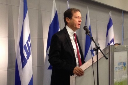 יצחק הרצוג במהלך מלחמת צוק איתן. ויקיפדיה, טל שניידר‏, Cc-by-sa-3.0