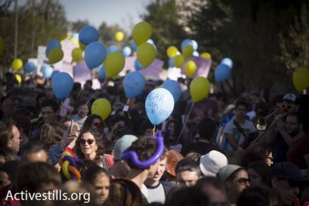 אלפים בצעדת קהילת בתי הספר הדו-לשוניים "יד ביד". (אורן זיו/אקטיבסטילס)