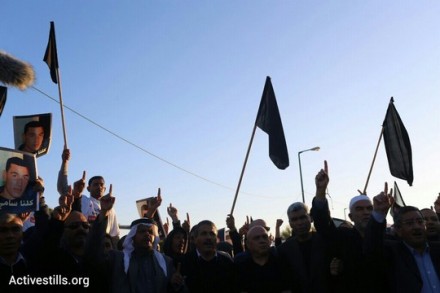 תהלוכת מחאה ברהט. המפגינים צעדו מביתו של סמי אל ג'אער וביתו של סמי זיאדנה. (אקטיבסטילס)