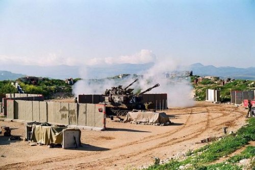 סוללת תותחים צה"לית יורה בדרום לבנון (צילום: Oren1973 CC-BY 4.0)