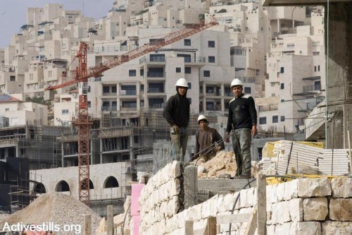 מי מרוויח מהתלות של פועלים פלסטינים בהיתרי כניסה לישראל?