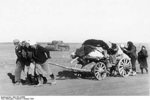 פליטים במלחמת העולם השניה (ויקימדיה, CC BY-SA 3.0 DE) פליטים במלחמת העולם השניה (ויקימדיה, CC BY-SA 3.0 DE)
