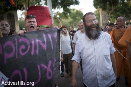 ברוך מרזל ליד הפגנת הלהט"ב (אקטיבסטילס)