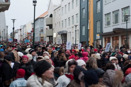 נשים מפגינות באיסלנד (צילום: Tom Burke פליקר CC BY-NC 2.0)