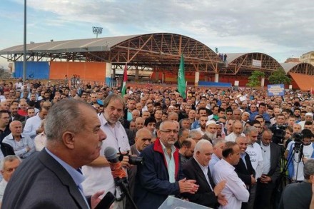 מוחמד ברכה נואם בפני עצרת המחאה באום אל-פחם (דוברות הרשימה המשותפת)
