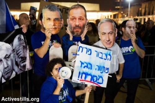 כעשרת אלפים מפגינים צעדו בתל אביב בהפגנה נגד מתווה הגז. 7 בנובמבר 2015. (יותם רונן/אקטיבסטילס)