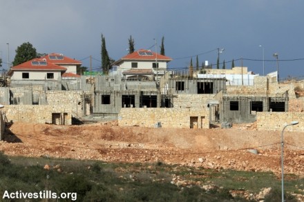 בנייה בהתנחלות ברוכין, דצמבר 2015 (אחמד אל-באז / אקטיבסטילס)