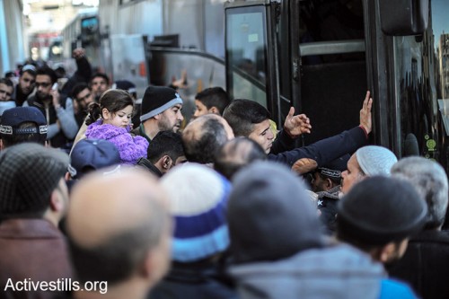 נוהרים באוטובוסים: יומיים של יציאה המונית מעזה למצרים
