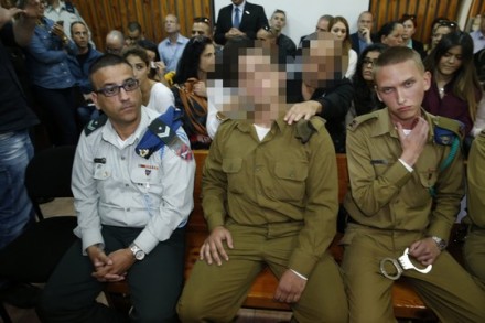 החייל היורה מחברון בדיון הארכת מעצר (AFP/POOL)