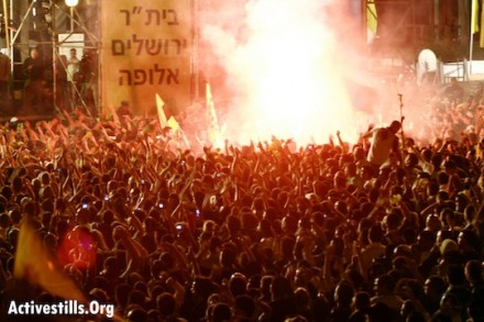 מה מרוויחים היהודים -ערבים ממחיקת הזהות שלהם? ומה יקרה אם זה ישתנה? בית"ר ירושלים בחגיגות אליפות ב-2007 (טס שפלן/אקטיבסטילס)