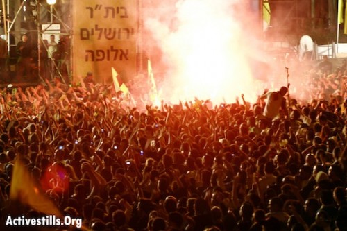 מה מרוויחים היהודים -ערבים ממחיקת הזהות שלהם? ומה יקרה אם זה ישתנה? בית"ר ירושלים בחגיגות אליפות ב-2007 (טס שפלן/אקטיבסטילס) מה מרוויחים היהודים -ערבים ממחיקת הזהות שלהם? ומה יקרה אם זה ישתנה? בית"ר ירושלים בחגיגות אליפות ב-2007 (טס שפלן/אקטיבסטילס)