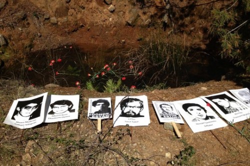 קבר ממנו הוצאו גופות של נעלמים שנרצחו בקולוניה דיגנידד (צילום: Zazil-Ha Troncoso 2 ויקימדיה CC BY-SA 4.0)