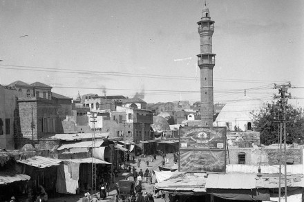 השוק ומסגד מחמודיה, יפו, סביבות 1900 (ספריית הקונגרס האמריקאי)