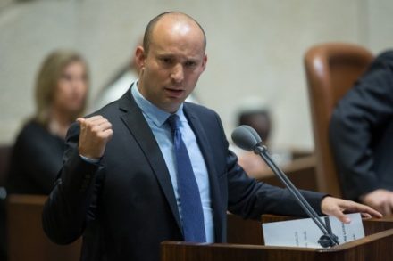 במאבק הכוחות בין בנט לראש הממשלה מפסידים הפעוטות מגיל לידה ועד שלוש (יונתן סינדל/פלאש90)