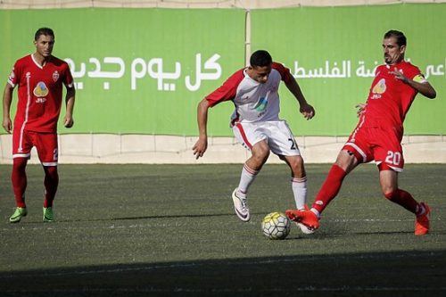 שחקני אהלי אל-ח'ליל מול שבאב ח'אן יונס בגמר הגביע, חברון (ויסאם השלמון / פלאש90)