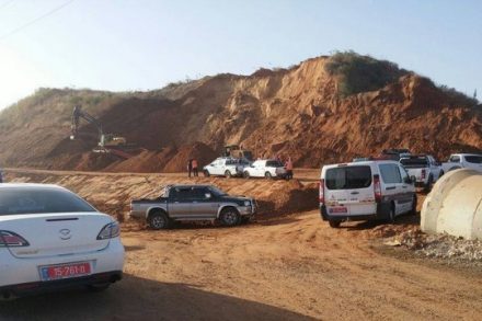 אתר העבודות של "שפיר הנדסה" באזור רעננה שבו נדרס למוות אחמד קרעאן. משמאל ניתן לראות את השופל הדורס (באדיבות הקואליצייה למאבק בתעונות בניין)