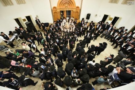 הכנסת ספר תורה בישיבת שערי יושר (בחדרי חרדים)