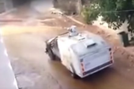 הצבא מרסס בתים בכפר קדום במי בואש (צילום מסך)