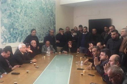 פוליטיקה ישנה. ועדת המעקב וחברי הרשימה המשותפת בישיבת חירום בעקבות ההריסות בקלנסווה (תקשורת הרשימה המשותפת)