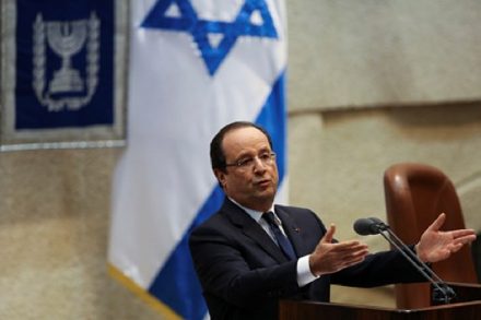 נשיא צרפת, פרנסואה הולנד, נואם בכנסת ב-2013 (יונתן סינדל/פלאש 90)