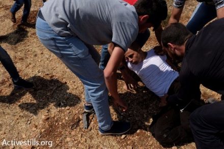 סבע נידאל עוביד בן 23 מאזור סלפית, זמן קצר לאחר שנורה בכפר נבי סאלח. 12 במאי 2017. (צילום מיקי קרצמן/אקטיבסטילס)